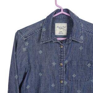 💰3/$25 American Eagle Outfitters Chambray Button Down Shirt Top Embroidery XS